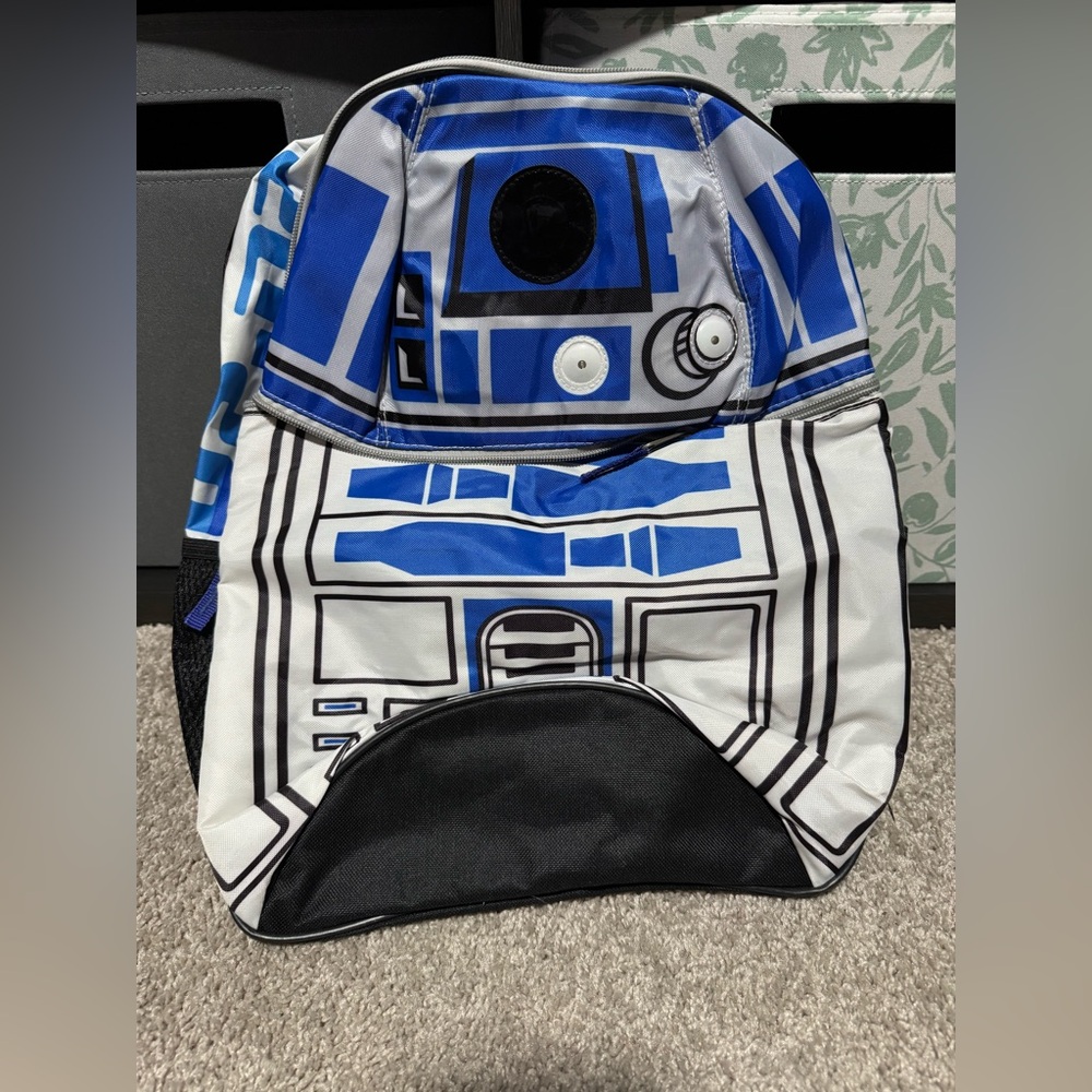 Star Wars R2D2 Light up backpack - Picture 2 of 4